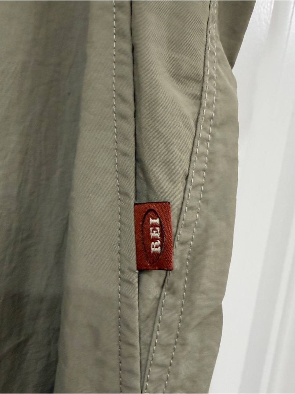 EUC REI Women's Drawstring Hiking Pants in Light Khaki - Picture 4 of 9